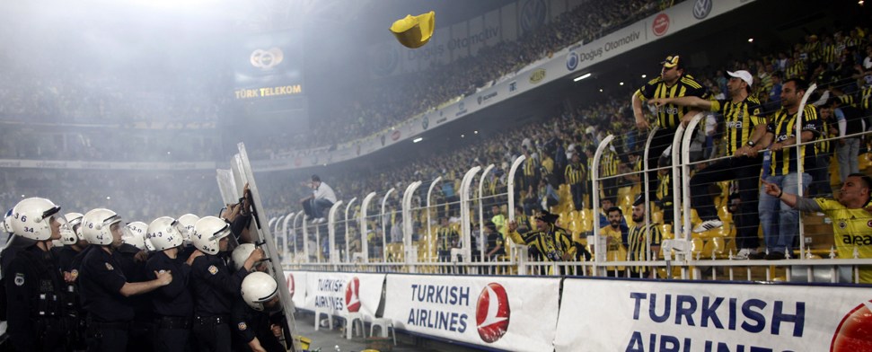 Schwere Krawalle überschatten Titel-Feiern von Galatasaray