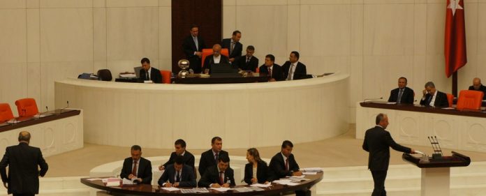 Türkisches Parlament genehmigt Antrag auf Intervention