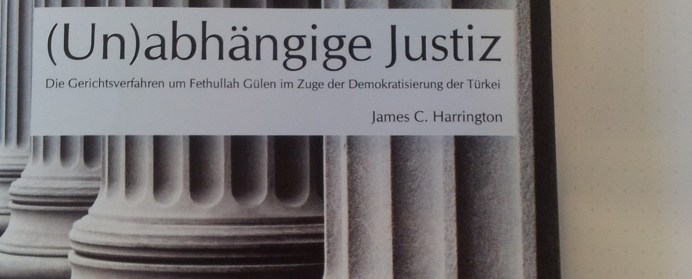J.C. Harrington stellt sein Buch über das Gülen-Verfahren vor