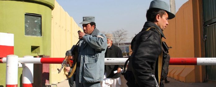 Als Polizistin gekleidete Frau erschießt Nato-Mitarbeiter in Kabul