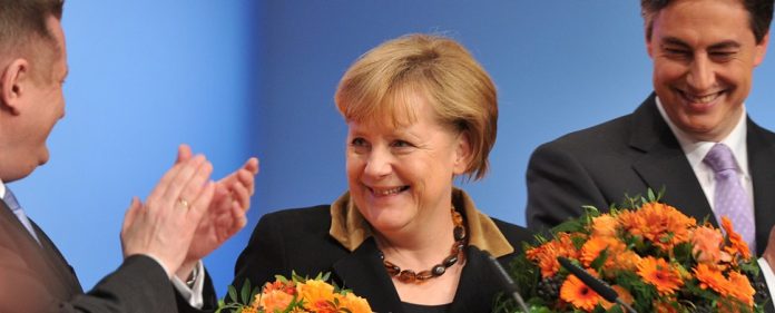 Angela Merkel mit Rekordergebnis wiedergewählt