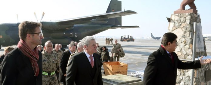 Gauck in Kabul empfangen - Gespräch mit Karsai