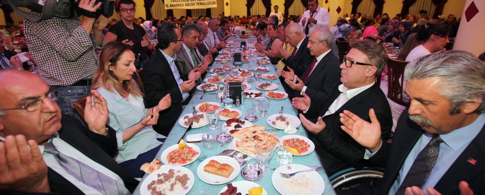 Die CHP entdeckt den Fastenmonat Ramadan