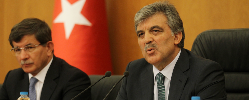 Abdullah Gül und Ahmet Davutoglu stellen klar, dass die Türkei sich an einem militärischen Eingreifen in Syrien beteiligen würde.