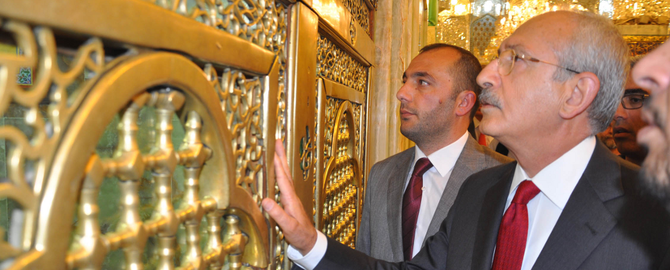 CHP-Chef Kilicdaroglu besuchte im Irak u.a. das Grabmal von Imam Kazim.