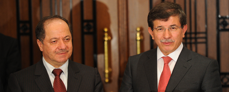Der türkische Außenminister Davutoglu mit dem Präsidenten der autonomen Region Nordirak, Masud Barzani.