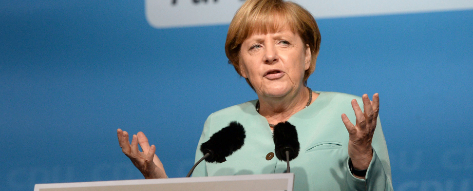 Im Sender TGRT Europe stellte Angela Merkel beispielsweise Visa-Erleichterungen für Türken bei Reisen nach Deutschland in Aussicht.
