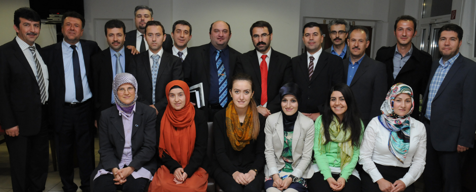 Die „Islamische Religionsgemeinschaft DITIB NRW“ setzt sich auch aus Vertretern der NRW-DITIB-Landesverbände der Jugend-, Frauen- und Elternvertretungen zusammen und umfasst insgesamt 13 Mitglieder im Vorstand.