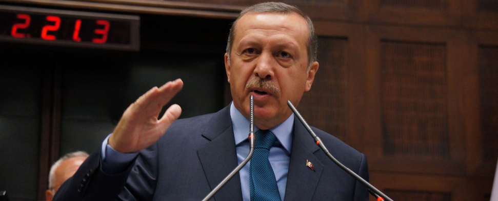 Der türkische Premierminister Erdogan spricht im Parlament. Heute wurde das Demokratiepaket vorgestellt.