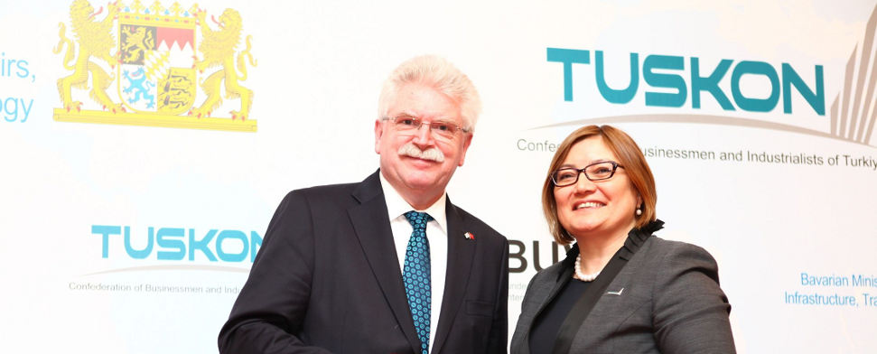 Der bayerische Wirtschaftsminister Martin Zeil besuchte im März dieses Jahres die Türkei und kam dort u.a. mit Vertretern der Unternehmervereinigung TUSKON zusammen.