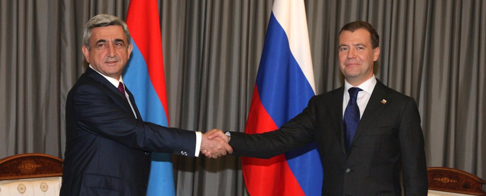 Der armenische Staatspräsident Sersch Sarksyan und der russische Ministerpräsident Dimitri Medwedew am 01.06.2010