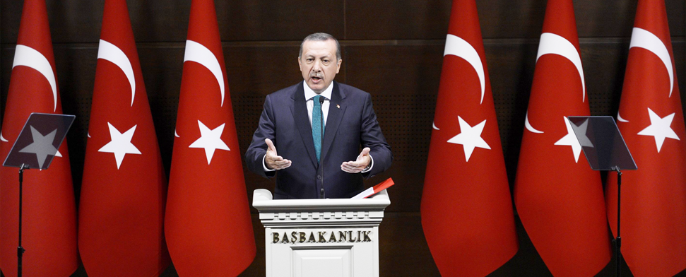 Der türkische PM Recep Tayyip Erdogan stellt das erwartete Demokratiepaket vor