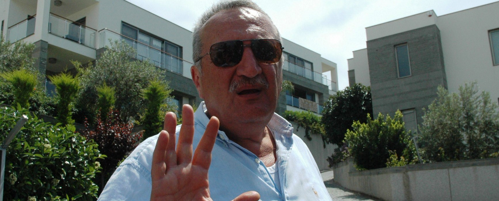 Der frühere türkische Innenminister Mehmet Agar vor seinem Anwesen in Mugla.