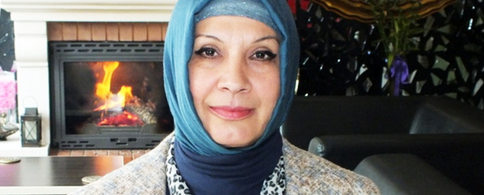 Melahat Üzgün Çakır als erste Kopftuch tragende Kandidatin der Türkei nominiert für die Bürgermeisterwahlen von Adapazarı.