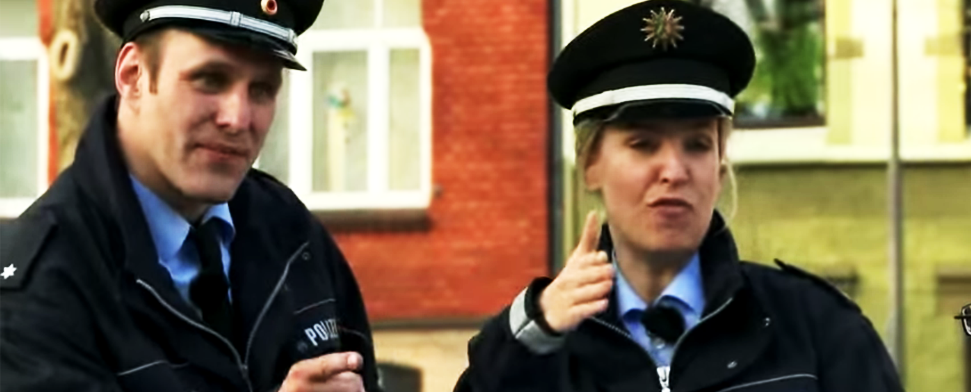 Screenshot aus dem Rap-Video der nordrhein-westfälischen Polizei.