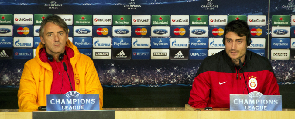 Mancini und Riera bei der Pressekonferenz vor dem Champions Leauge Spiel gegen Real Madrid - iha