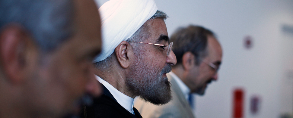 Der iranische Präsident Ruhani auf dem Weg zu einer Pressekonferenz