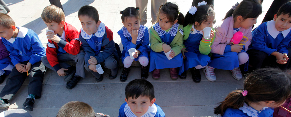 Türkische Schüler und Schülerinnen während eines Schulausflugs.