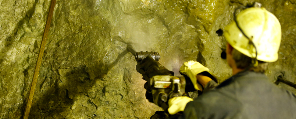 Kupfererz in Kastamonu gefunden. Ein Mann in einer Kupfermine in Serbien - reuters