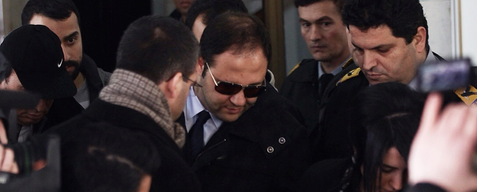 Der Sohn von Muammer Güler, Baris Güler, mit einer Sonnenbrille.