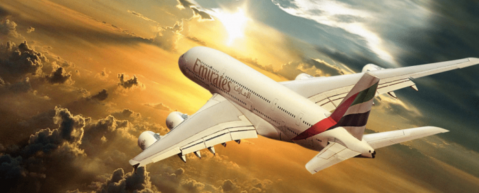 Ein Flugzeug der Fluggesellschaft Emirates.