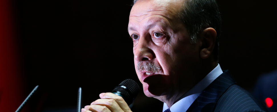Ministerpräsident Erdoğan rief seine Anhänger zum Boykott von Dershanes auf und spricht von einem “Befreiungskampf” gegen innere und äussere Feinde.