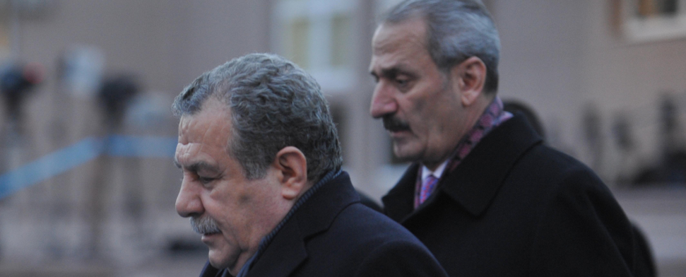 Der türkische Innenminister Muammer Güler und Wirtschaftsminister Zafer Caglayan sind zurückgetreten.