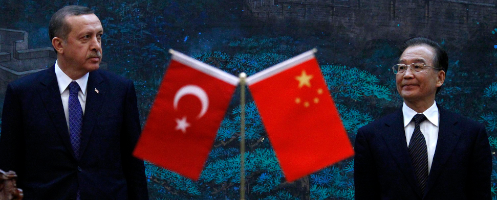 Der türkische Premierminister Recep Tayyip Erdogan wird von seinem chinesischen Amtskollegen Wen Jiabao empfangen.