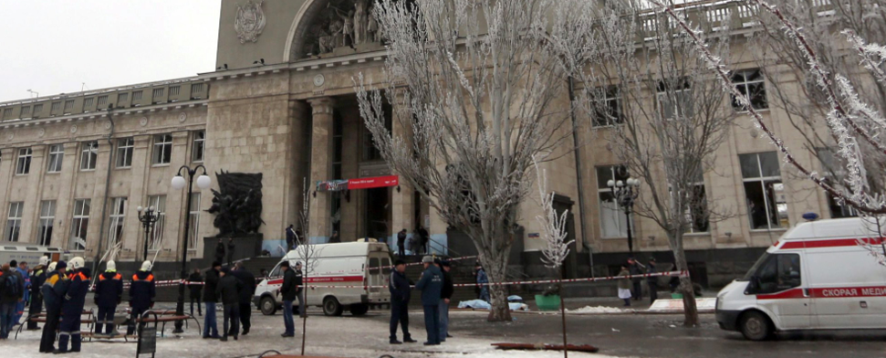 Mindestens 15 Menschen sind am Sonntag bei einem Terroranschlag auf dem Bahnhof der südrussischen Großstadt Wolgograd getötet worden.
