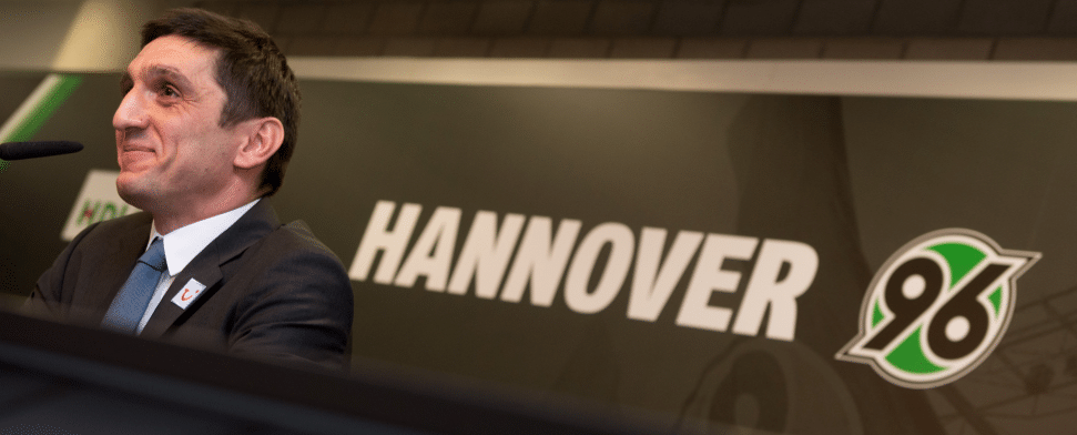 Tayfun Korkut wurde gestern als neuer Cheftrainer bei Hannover 96 vorgestellt und möchte mit den Niedersachsen die Saison zunächst problemlos beenden.