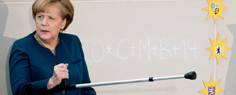 Bundeskanzlerin Angela Merkel (CDU) empfängt am 07.01.2014 im Bundeskanzleramt in Berlin jeweils vier Sternsingern aus allen 27 deutschen Diözesen.