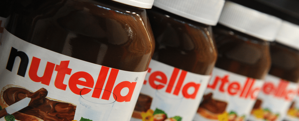 Der Markenname Nutella steht inzwischen stellvertretend für Schokoaufstrich aller Marken. Ernährungsexperten kritisieren den süßen Aufstrich jedoch. dpa