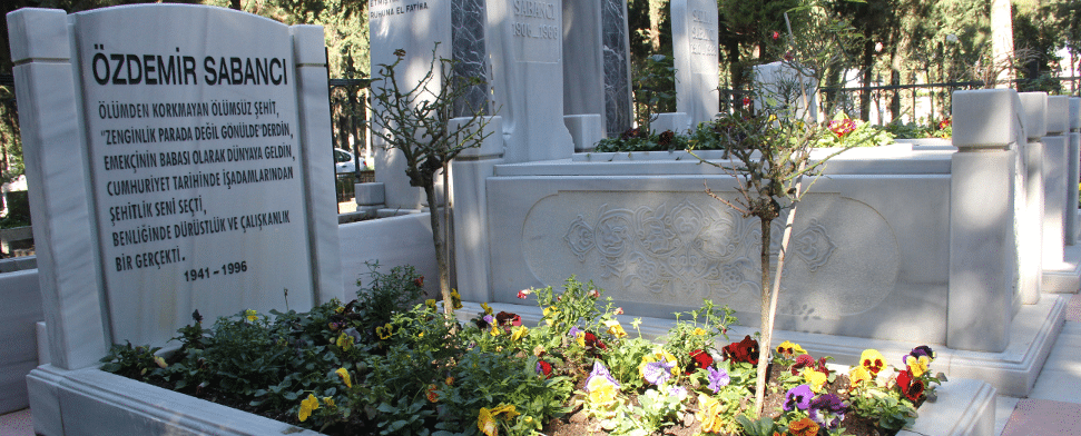 Das Grab des ermordete Geschäftsmanns Özdemir Sabancı.