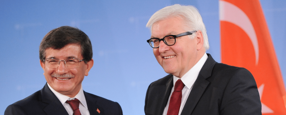 Der deutsche Außenminster Frank-Walter Steinmeier trifft seinen türkischen Amtskollegen Ahmet Davutoglu in Berlin