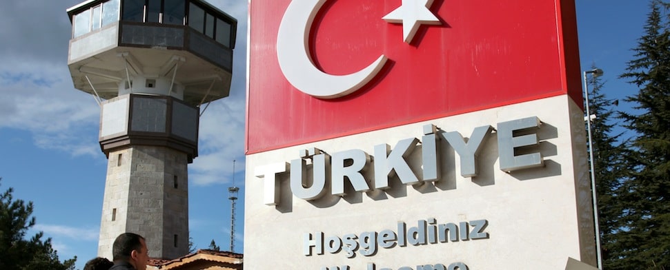 Türkische Fahne mit Willkommens-Schrift