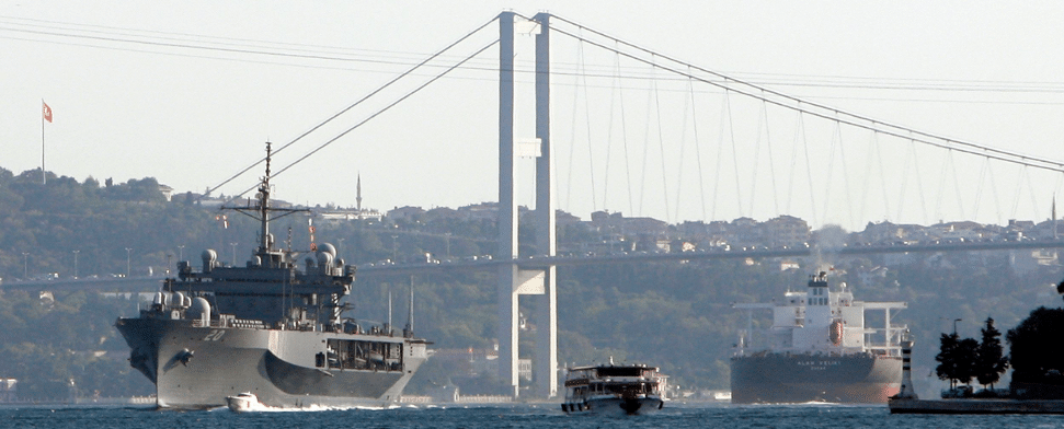 US Kriegsschiff am Bosphorus.