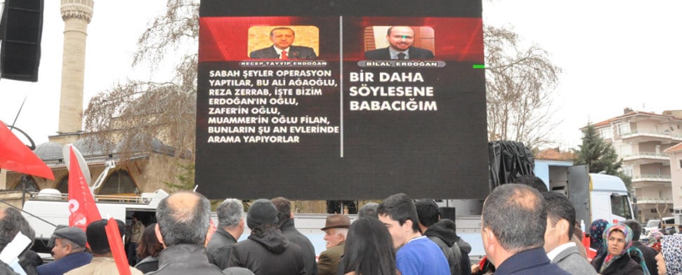 Der türkische Premierminister Recep Tayyip Erdoğan hat am gestrigen Dienstag erstmals implizit die Echtheit der Aufnahme eines Gesprächs zwischen ihm und seinem Sohn Bilal vom 17. Dezember, dem Tag des Bekanntwerdens der Korruptionsaffäre im Umfeld der Regierung, eingeräumt.