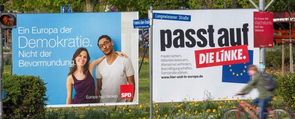 Mit Großplakaten werben am 22.04.2014 die SPD und die Linke in Ilmenau (Thüringen) für die Europawahl.
