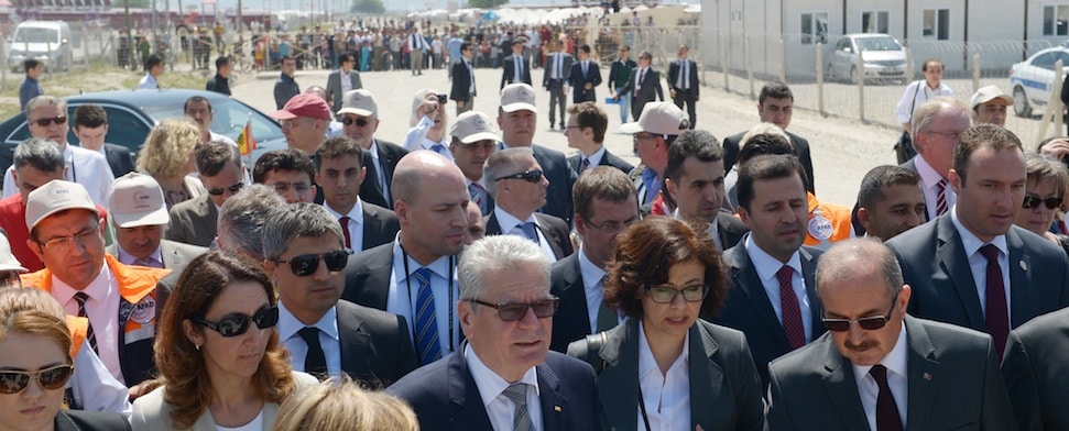 Türkei-Besuch: Bundespräsident Gauck trat am Samstag seinen Besuch in der Türkei an. In Kahramanmaraş besucht er syrische Flüchtlinge und deutsche Soldaten.