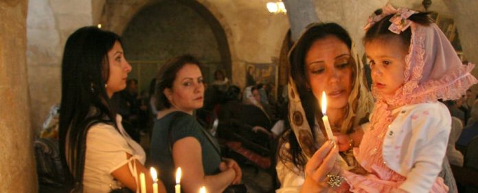 Christen in Mardin während des Osterfestes 2008.