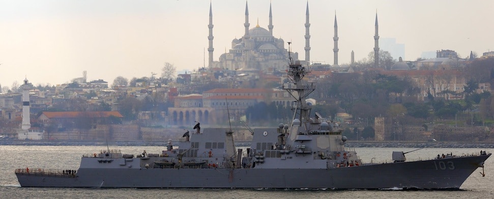 Moskau argwöhnt, die Türkei dulde Kriegsschiffe der US-Marine länger im Schwarzen Meer als nach dem Vertrag von Montreux zulässig. Ankara dementiert.