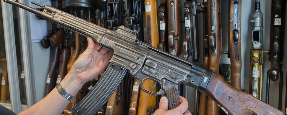 Ein Sturmgewehr 44 aus dem zweiten Weltkrieg ist am 10.04.2014 in der Waffenkammer des Landeskriminalamtes (LKA) in Rampe (Mecklenburg-Vorpommern) zu sehen.