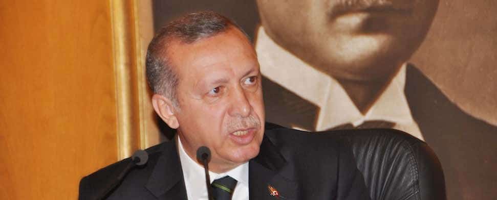 Nachdem das türkische Verfassungsgericht die Twitter-Sperre aufgehoben hat, zeigt sich der Erdoğan äußerst unzufrieden mit der Entscheidung.