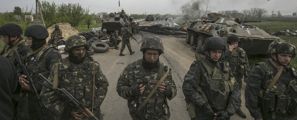 Ukraine-Krise: Die Offensive der Übergangsregierung gegen pro-russische Kräfte im Osten der Ukraine lässt die Bürgerkriegsgefahr im Land weiter ansteigen.