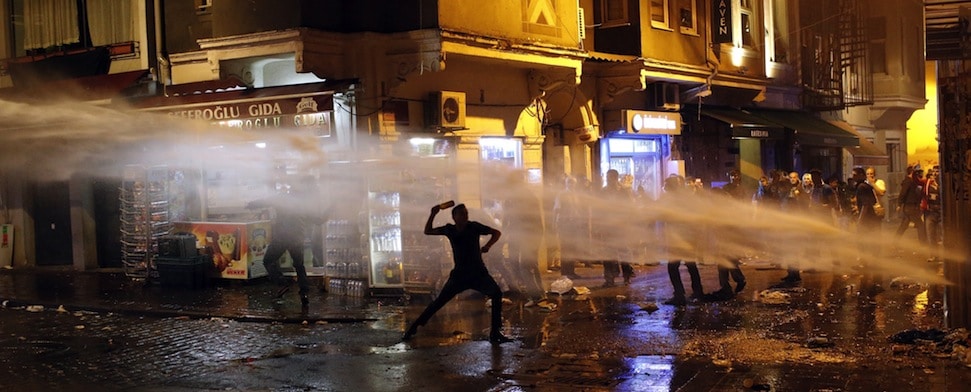 Am Jahrestag des Beginns der landesweiten Gezi-Proteste in der Türkei hat die Polizei Demonstrationen in Istanbul und anderen Städten gewaltsam aufgelöst.