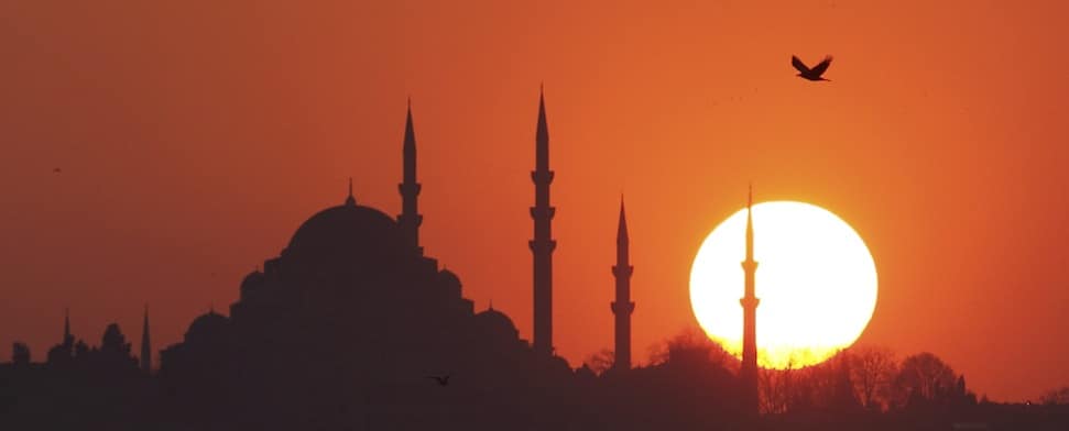 In der Zeit des Fastenmonats Ramadan tritt dessen religiöse und spirituelle Bedeutung ganz besonders in der Bosporusmetropole sichtbar zutage.