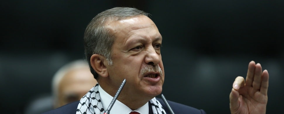 Der Amerikanisch-Jüdische Kongress (AJC) fordert von Erdoğan nach seinen anti-israelischen Äußerungen den 2004 verliehenen 'Profile of Courage Award' zurück. Grund dafür sind die jüngsten Äußerungen Erdoğans zur israelischen Offensive im Gazastreifen.
