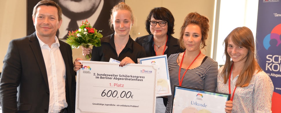 Für den zweiten bundesweiten Schülerkongress des Bildungsinstitutes TÜDESB wurden letzten Samstag die Preise im Gesamtwert von 2.500 Euro vergeben.