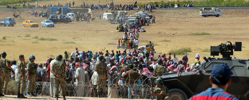 Syrien: Angesichts des Vormarsches der IS-Kämpfer in der Region Kobane hat die Türkei nun zahlreichen Flüchtlingen an ihrer Grenze die Einreise erlaubt. Der IS rückt unterdessen weiter vor. (cihan)