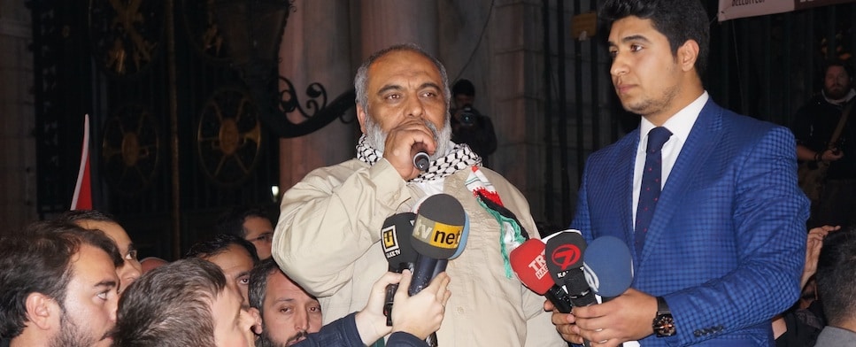 Der Vorsitzende der İHH, Bülent Yıldırım, rief alle Muslime dazu auf, sich zu vereinigen, um die al-Aqsa-Moschee zu beschützen.